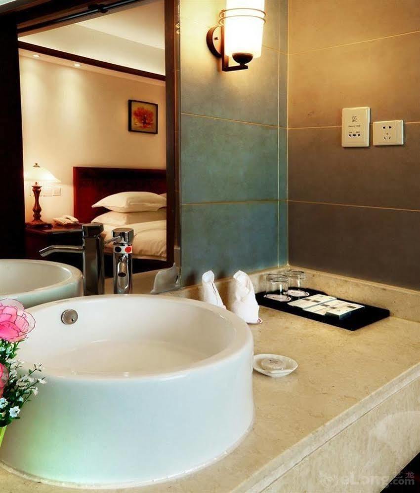 Haiyue Bay Holiday Hotel Санья Экстерьер фото
