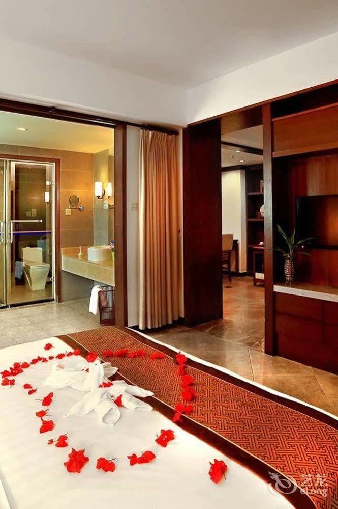 Haiyue Bay Holiday Hotel Санья Экстерьер фото